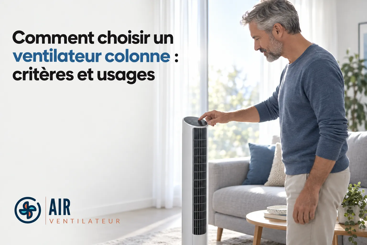 Homme ajustant un ventilateur colonne dans un salon lumineux.